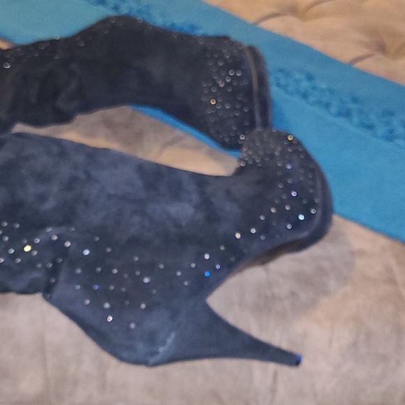 Boots - Picture 7 of 8